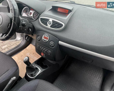 Серый Рено Клио, объемом двигателя 1.2 л и пробегом 225 тыс. км за 4999 $, фото 19 на Automoto.ua