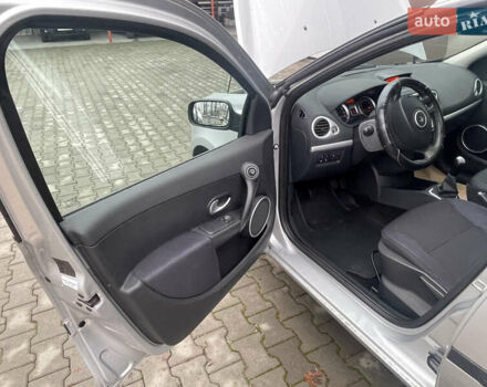 Серый Рено Клио, объемом двигателя 1.2 л и пробегом 225 тыс. км за 4999 $, фото 8 на Automoto.ua