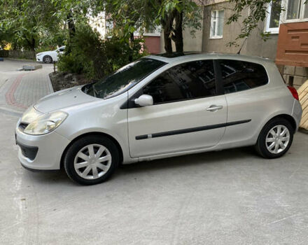 Серый Рено Клио, объемом двигателя 1.2 л и пробегом 300 тыс. км за 3500 $, фото 1 на Automoto.ua