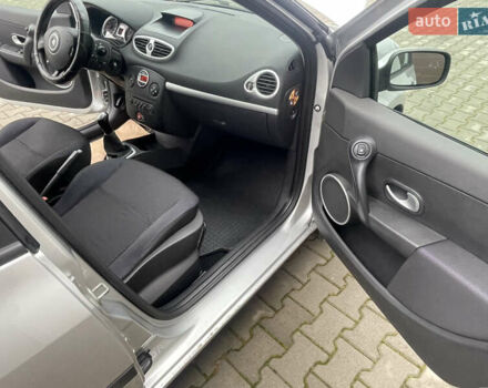 Серый Рено Клио, объемом двигателя 1.2 л и пробегом 225 тыс. км за 4999 $, фото 18 на Automoto.ua