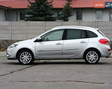 Серый Рено Клио, объемом двигателя 1.6 л и пробегом 166 тыс. км за 7200 $, фото 4 на Automoto.ua