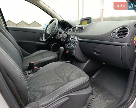 Серый Рено Клио, объемом двигателя 1.6 л и пробегом 166 тыс. км за 7200 $, фото 23 на Automoto.ua