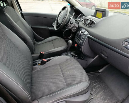 Серый Рено Клио, объемом двигателя 1.6 л и пробегом 166 тыс. км за 7200 $, фото 24 на Automoto.ua