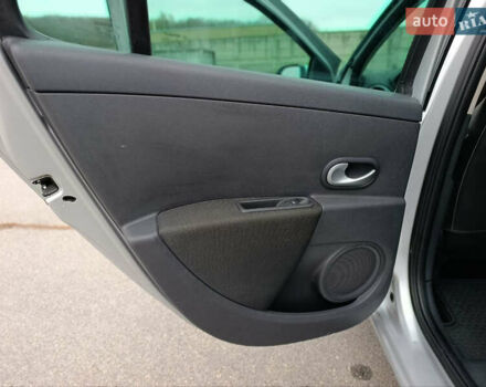 Серый Рено Клио, объемом двигателя 1.6 л и пробегом 166 тыс. км за 7200 $, фото 26 на Automoto.ua