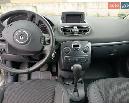 Серый Рено Клио, объемом двигателя 1.6 л и пробегом 166 тыс. км за 7200 $, фото 13 на Automoto.ua