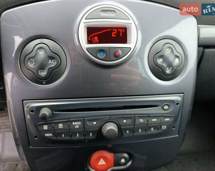 Серый Рено Клио, объемом двигателя 1.6 л и пробегом 166 тыс. км за 7200 $, фото 17 на Automoto.ua