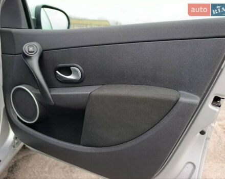 Серый Рено Клио, объемом двигателя 1.6 л и пробегом 166 тыс. км за 7200 $, фото 22 на Automoto.ua