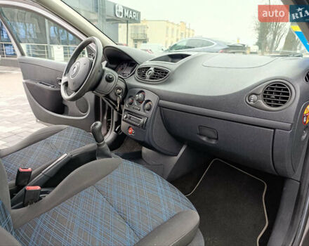 Сірий Рено Кліо, об'ємом двигуна 1.2 л та пробігом 192 тис. км за 4850 $, фото 17 на Automoto.ua