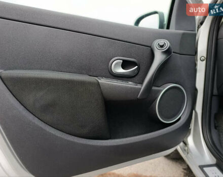 Серый Рено Клио, объемом двигателя 1.6 л и пробегом 166 тыс. км за 7200 $, фото 10 на Automoto.ua