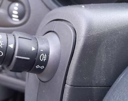 Серый Рено Клио, объемом двигателя 1.2 л и пробегом 200 тыс. км за 5200 $, фото 19 на Automoto.ua