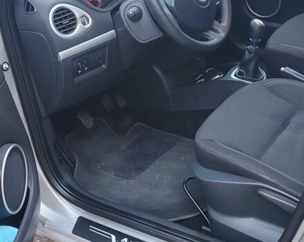 Сірий Рено Кліо, об'ємом двигуна 1.5 л та пробігом 251 тис. км за 5800 $, фото 4 на Automoto.ua