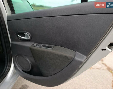 Серый Рено Клио, объемом двигателя 1.6 л и пробегом 166 тыс. км за 7200 $, фото 29 на Automoto.ua