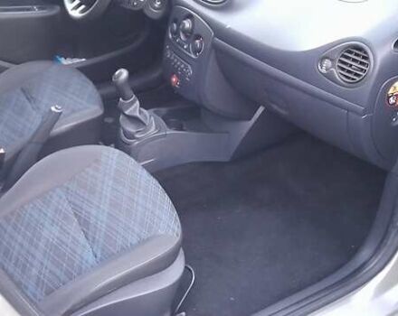 Серый Рено Клио, объемом двигателя 1.2 л и пробегом 200 тыс. км за 5200 $, фото 6 на Automoto.ua