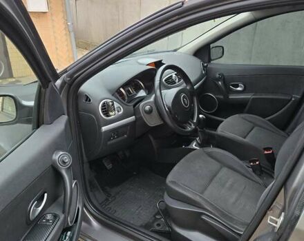 Серый Рено Клио, объемом двигателя 1.46 л и пробегом 176 тыс. км за 3999 $, фото 4 на Automoto.ua