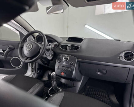 Сірий Рено Кліо, об'ємом двигуна 1.5 л та пробігом 189 тис. км за 5399 $, фото 16 на Automoto.ua