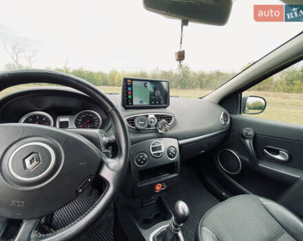 Сірий Рено Кліо, об'ємом двигуна 1.5 л та пробігом 260 тис. км за 5600 $, фото 16 на Automoto.ua