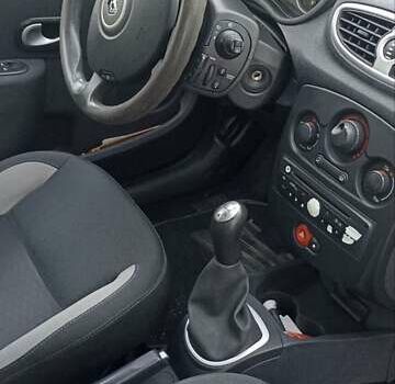 Сірий Рено Кліо, об'ємом двигуна 1.2 л та пробігом 200 тис. км за 5500 $, фото 9 на Automoto.ua