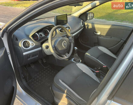 Серый Рено Клио, объемом двигателя 0 л и пробегом 269 тыс. км за 5300 $, фото 6 на Automoto.ua