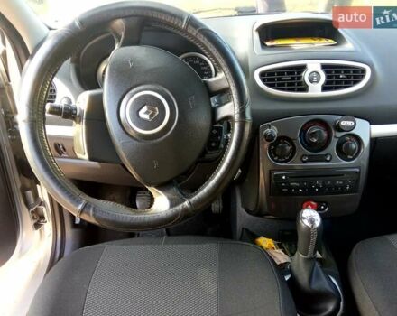 Рено Клио 2011 в Снятине на Automoto.ua Серый Рено Клио, объемом двигателя 1.5 л и пробегом 266 тыс. км за 5499 $, фото 16 на Automoto.ua
