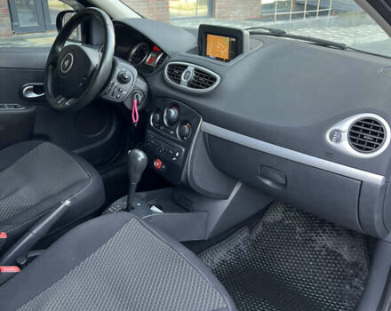 Серый Рено Клио, объемом двигателя 1.6 л и пробегом 150 тыс. км за 4900 $, фото 19 на Automoto.ua