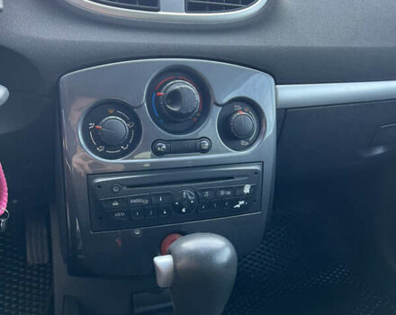 Серый Рено Клио, объемом двигателя 1.6 л и пробегом 150 тыс. км за 4900 $, фото 14 на Automoto.ua