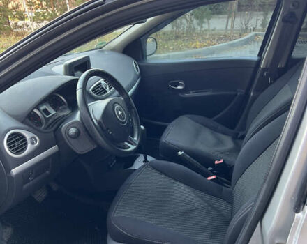 Серый Рено Клио, объемом двигателя 1.6 л и пробегом 150 тыс. км за 4900 $, фото 12 на Automoto.ua