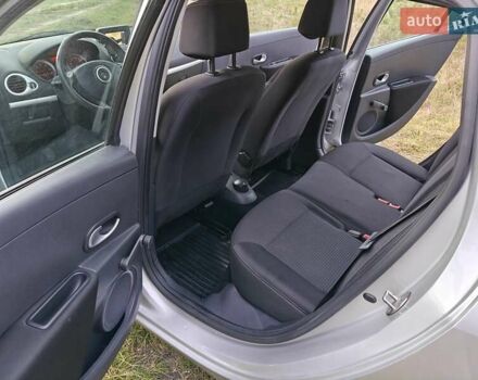 Серый Рено Клио, объемом двигателя 1.46 л и пробегом 202 тыс. км за 5900 $, фото 16 на Automoto.ua