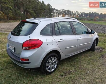 Серый Рено Клио, объемом двигателя 1.46 л и пробегом 202 тыс. км за 5900 $, фото 4 на Automoto.ua
