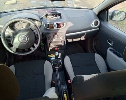 Серый Рено Клио, объемом двигателя 0 л и пробегом 273 тыс. км за 5700 $, фото 4 на Automoto.ua