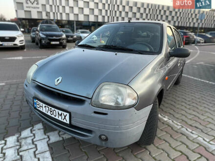 Серый Рено Клио, объемом двигателя 1.4 л и пробегом 200 тыс. км за 3500 $, фото 1 на Automoto.ua