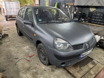 Серый Рено Клио, объемом двигателя 1.2 л и пробегом 300 тыс. км за 1500 $, фото 1 на Automoto.ua