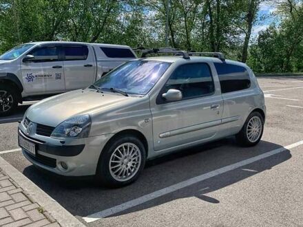 Рено Клио 2004 в Киеве на Automoto.ua Серый Рено Клио, объемом двигателя 1.6 л и пробегом 220 тыс. км за 5700 $, фото 1 на Automoto.ua