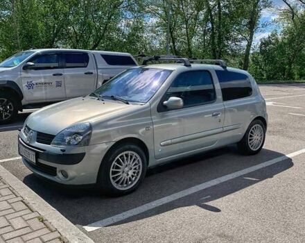 Серый Рено Клио, объемом двигателя 1.6 л и пробегом 220 тыс. км за 5700 $, фото 1 на Automoto.ua