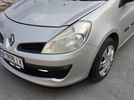 Рено Клио 2005 в Тульчине на Automoto.ua Серый Рено Клио, объемом двигателя 1.1 л и пробегом 221 тыс. км за 3530 $, фото 1 на Automoto.ua