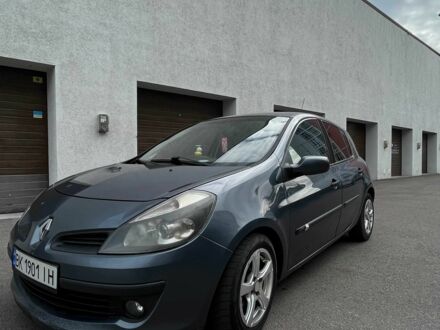 Серый Рено Клио, объемом двигателя 1.5 л и пробегом 300 тыс. км за 3800 $, фото 1 на Automoto.ua