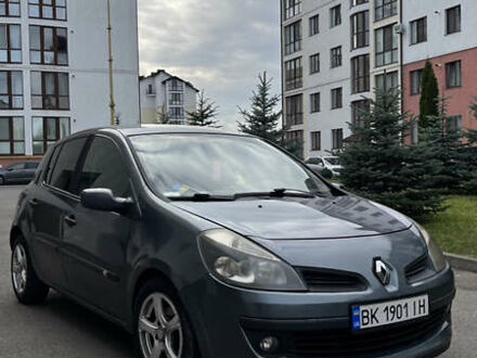 Серый Рено Клио, объемом двигателя 1.5 л и пробегом 299 тыс. км за 4200 $, фото 1 на Automoto.ua