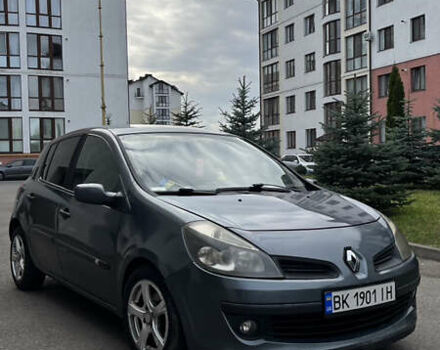 Рено Клио 2005 в Ровно на Automoto.ua Серый Рено Клио, объемом двигателя 1.5 л и пробегом 299 тыс. км за 4200 $, фото 1 на Automoto.ua