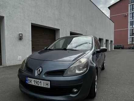 Серый Рено Клио, объемом двигателя 1.46 л и пробегом 300 тыс. км за 3999 $, фото 1 на Automoto.ua
