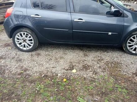 Серый Рено Клио, объемом двигателя 1.6 л и пробегом 267 тыс. км за 1800 $, фото 1 на Automoto.ua