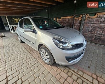 Серый Рено Клио, объемом двигателя 1.5 л и пробегом 150 тыс. км за 5000 $, фото 1 на Automoto.ua