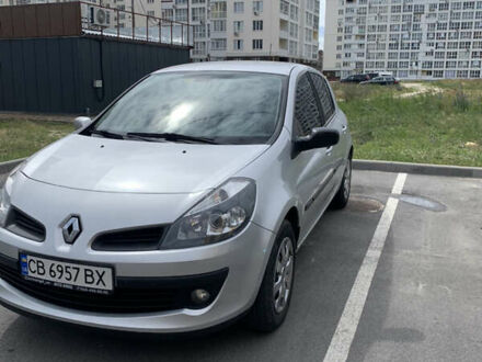 Рено Клио 2006 в Чернигове на Automoto.ua Серый Рено Клио, объемом двигателя 1.6 л и пробегом 185 тыс. км за 5680 $, фото 1 на Automoto.ua