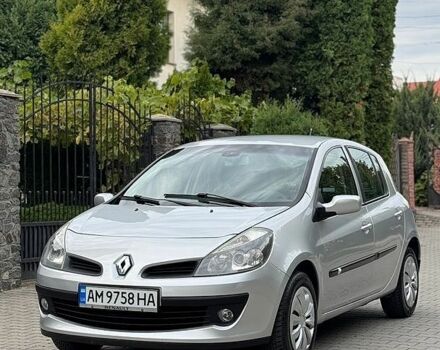 Серый Рено Клио, объемом двигателя 1.6 л и пробегом 229 тыс. км за 4900 $, фото 1 на Automoto.ua