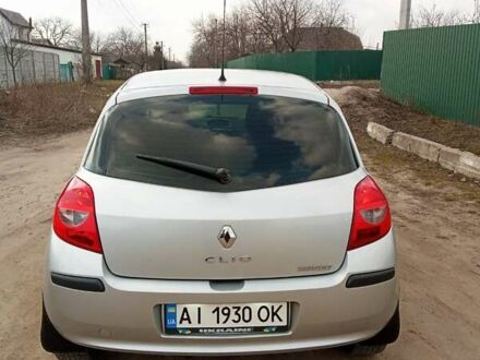 Рено Кліо 2006 у Обухове на Automoto.ua Сірий Рено Кліо, об'ємом двигуна 1.39 л та пробігом 203 тис. км за 5300 $, фото 1 на Automoto.ua
