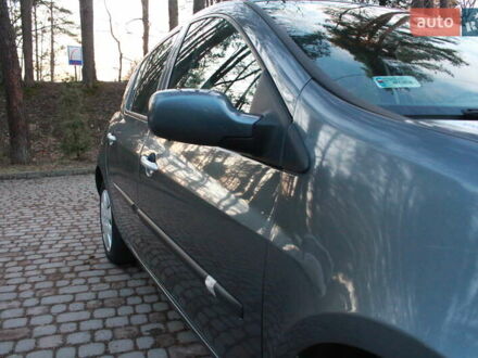 Серый Рено Клио, объемом двигателя 1.6 л и пробегом 140 тыс. км за 5199 $, фото 1 на Automoto.ua