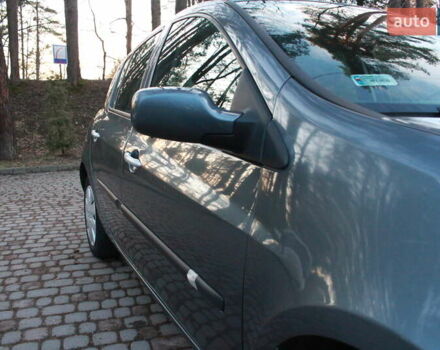 Серый Рено Клио, объемом двигателя 1.6 л и пробегом 140 тыс. км за 5199 $, фото 1 на Automoto.ua