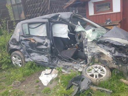 Рено Клио 2007 в Коломые на Automoto.ua Серый Рено Клио, объемом двигателя 1.2 л и пробегом 250 тыс. км за 600 $, фото 1 на Automoto.ua