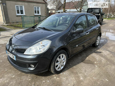Рено Кліо 2007 у Луцьку на Automoto.ua Сірий Рено Кліо, об'ємом двигуна 1.4 л та пробігом 200 тис. км за 4999 $, фото 1 на Automoto.ua