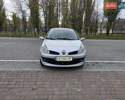 Серый Рено Клио, объемом двигателя 1.6 л и пробегом 201 тыс. км за 6400 $, фото 1 на Automoto.ua