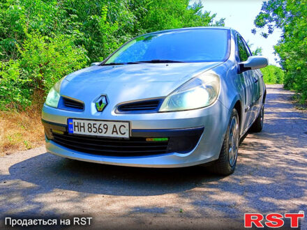 Серый Рено Клио, объемом двигателя 1.4 л и пробегом 250 тыс. км за 3999 $, фото 1 на Automoto.ua