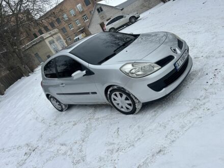 Серый Рено Клио, объемом двигателя 1.1 л и пробегом 300 тыс. км за 3850 $, фото 1 на Automoto.ua